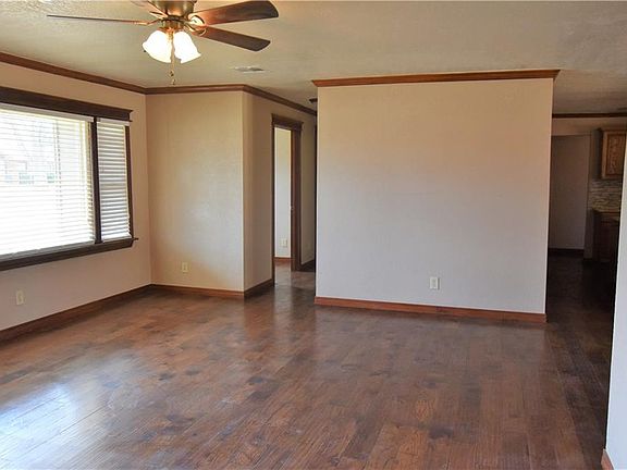 4th image of 1501 W C Ave