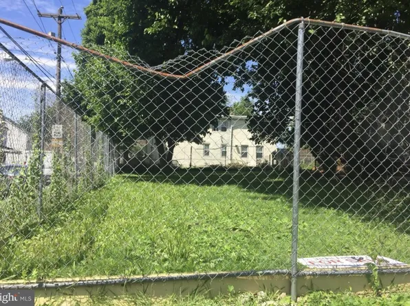 8072 Erdrick St, Philadelphia, PA 19136