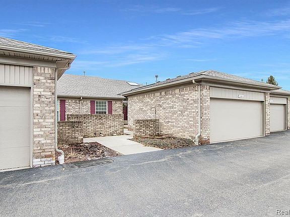 4th image of 11160 Pine Ct