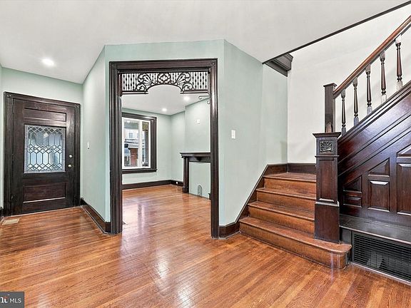 2nd image of 5015 Ludlow St