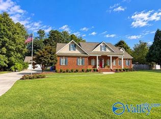1102 Vines Dr NE, Hartselle, AL 35640