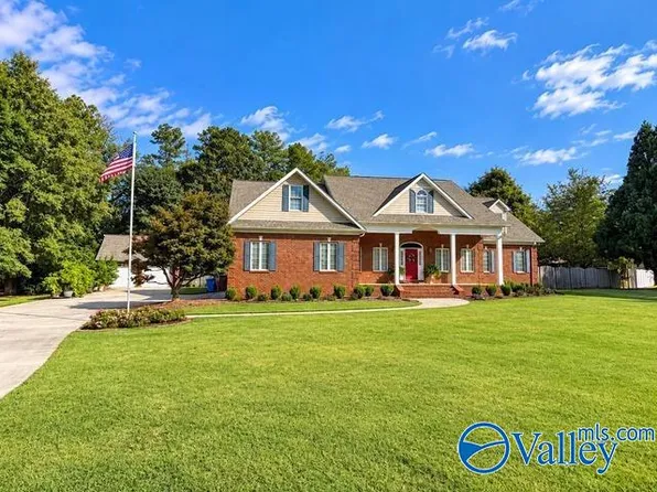 1102 Vines Dr NE, Hartselle, AL 35640