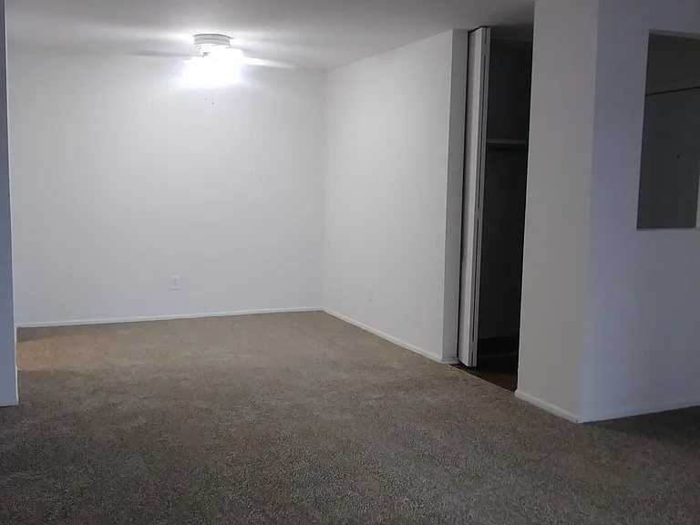 Darlington Court Apartments — Photo 37