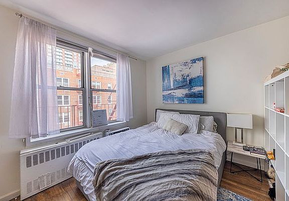 4th image of 25 W 13th St APT 5KS