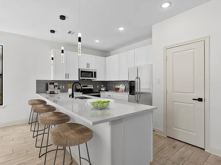5105 Waterbury Ct — Photo 8