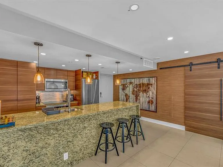 7601 E Treasure Dr #416 — Photo 8