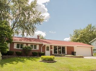 545 Edgemont Ln, Hoffman Estates, IL 60169