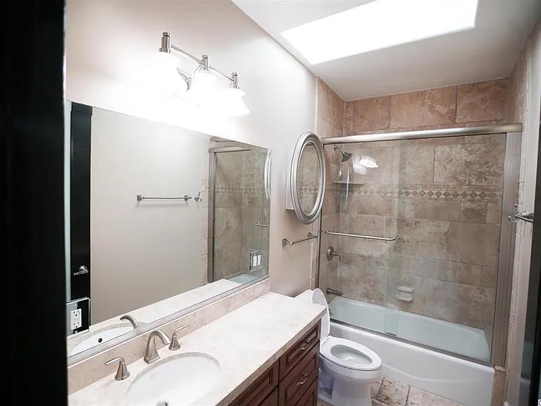 18245 Burbank Blvd #110 — Photo 12