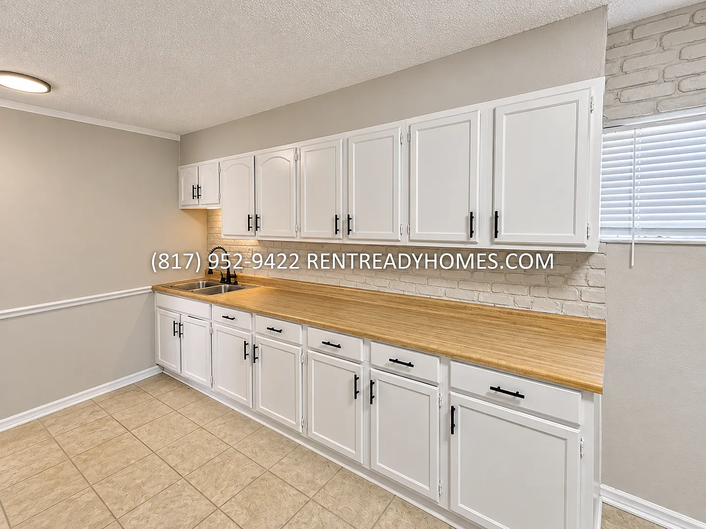 4805 Bratcher St - 3 Bedroom Home With Fenced Backyard In Fort Worth — Photo 2