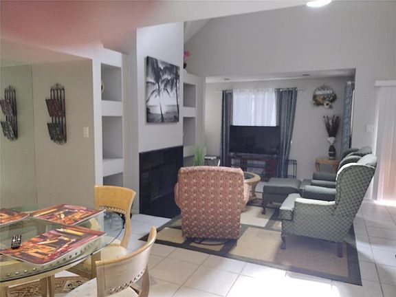 4th image of 1114 Augusta Dr APT 12