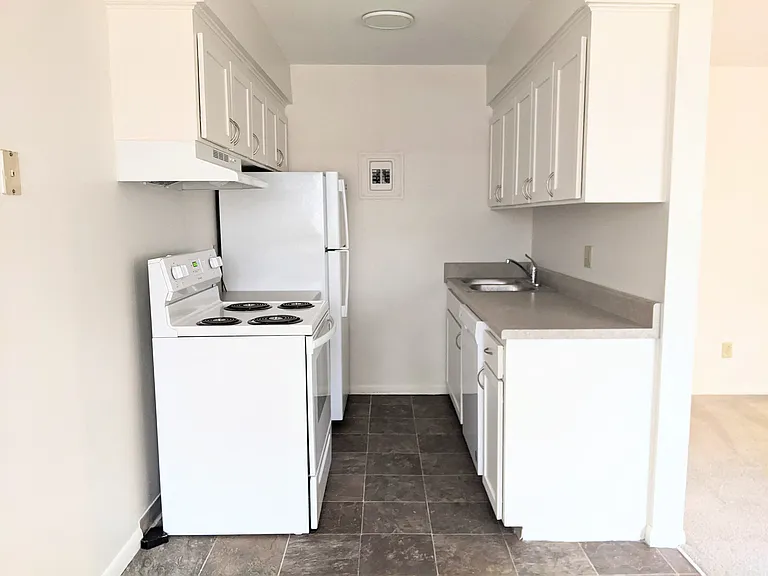 Seasons Park Apartments — Photo 14