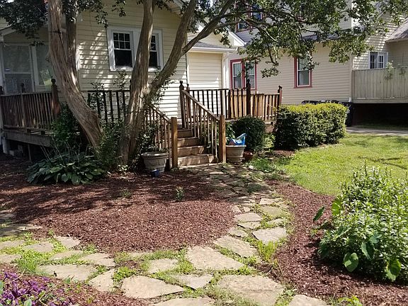 Large deck with Crape Myrtle tree in back yard.