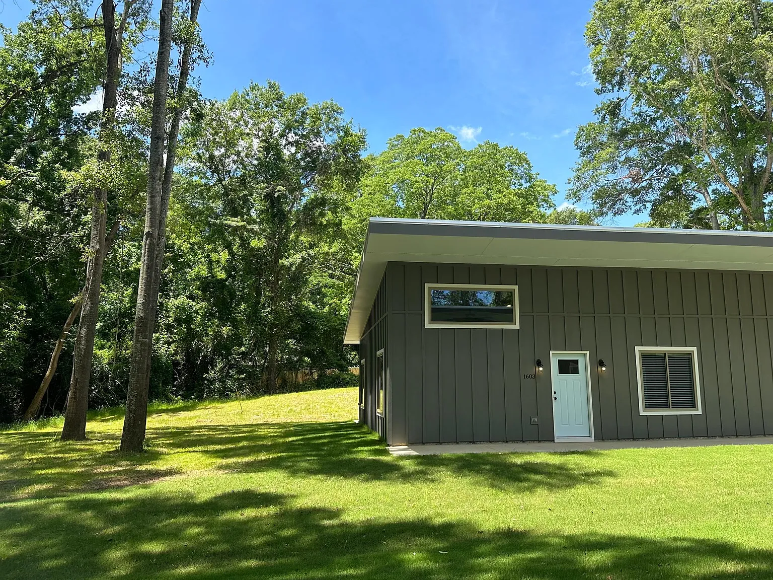 1 bed, 900 sqft, $2,200 — Photo 3
