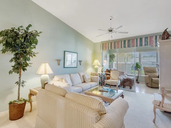 655 W Lake Jasmine Cir APT 203, Vero Beach, FL 32962