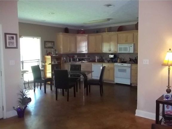 4th image of 303 Village West Dr