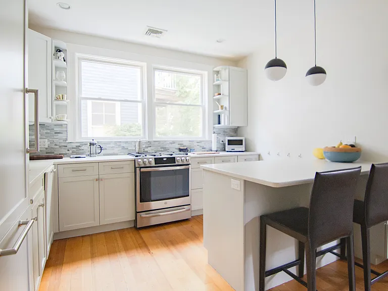 52 Lee St #2 — Photo 3