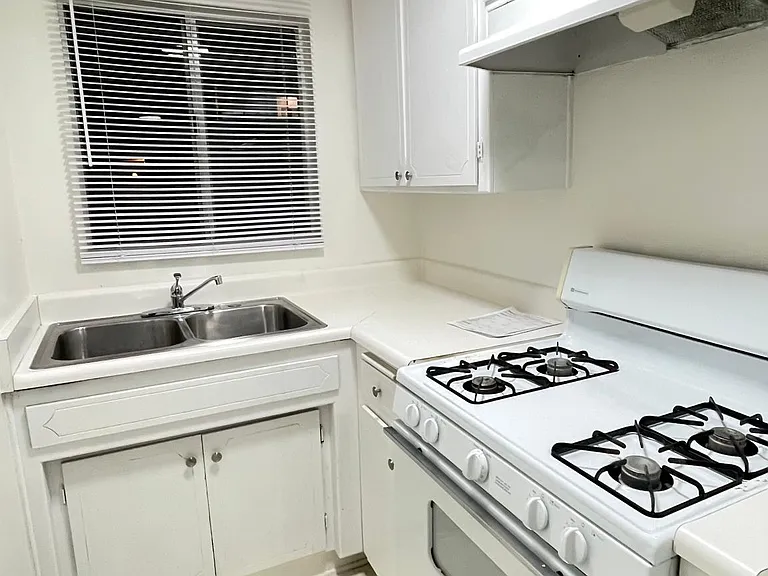 11661 Goshen Ave #305 — Photo 9