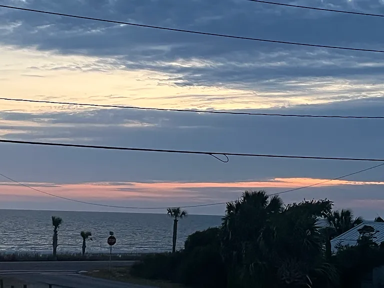 Relax in the evening and watch the ocean waves...