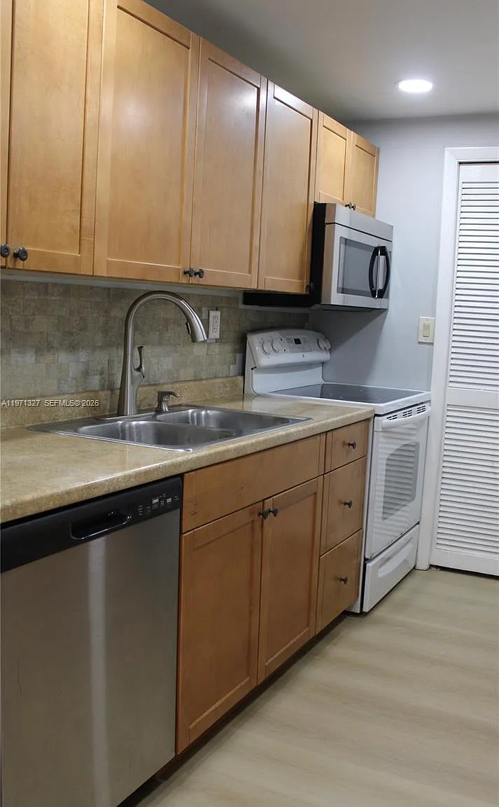 2 bed, 1106 sqft, $2,200 — Photo 3