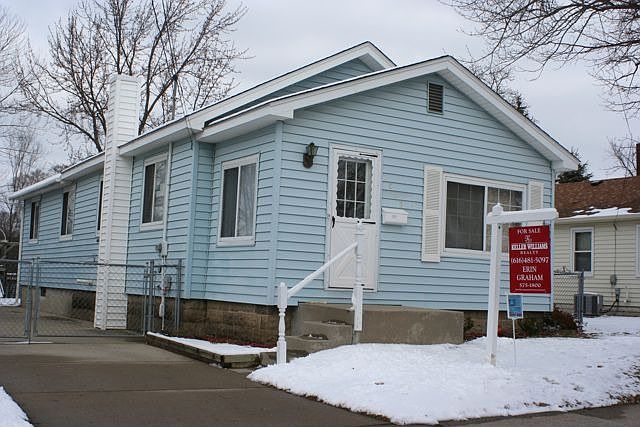 1st image of 1013 Aberdeen St NE