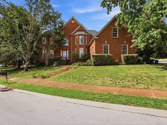 3rd image of 420 Chamberlain Park Ln