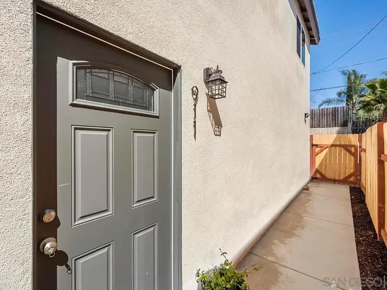 911 Concepcion Ave — Photo 2
