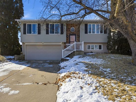 2601 Zika Ave NW, Cedar Rapids, IA 52405