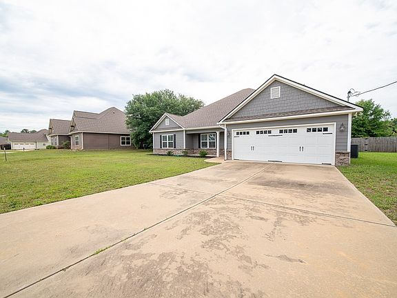 2nd image of 16 Maxwell Dr