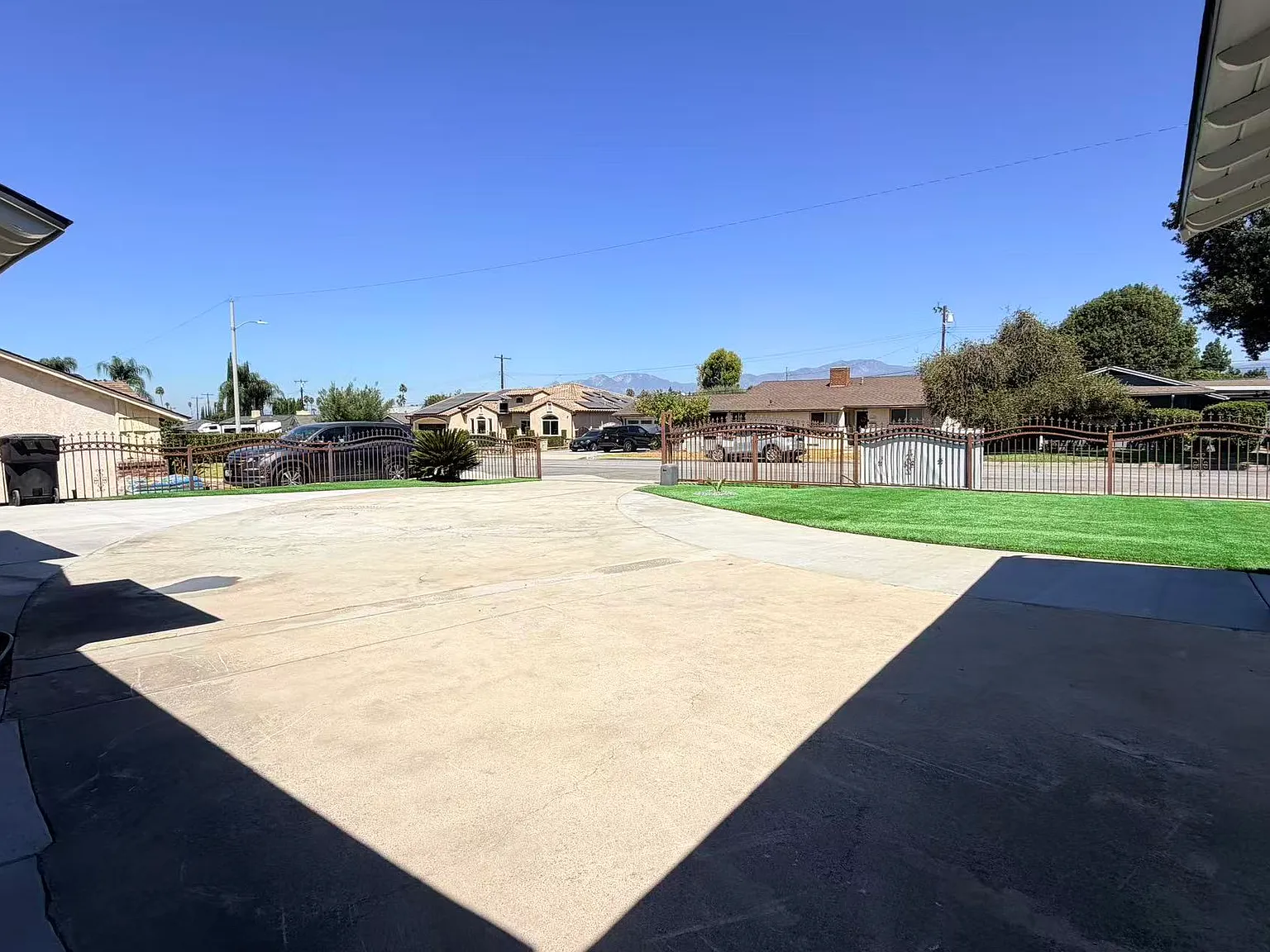 3 bed, 1412 sqft, $3,590 — Photo 2
