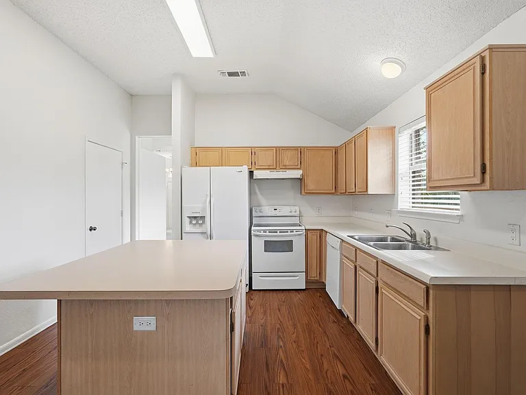 2833 Hidden Springs Dr — Photo 8