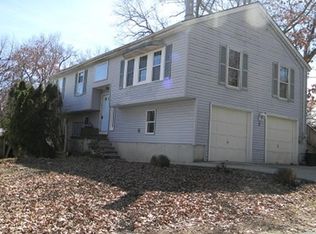 2 Edgewood Ter, North Reading, MA 01864