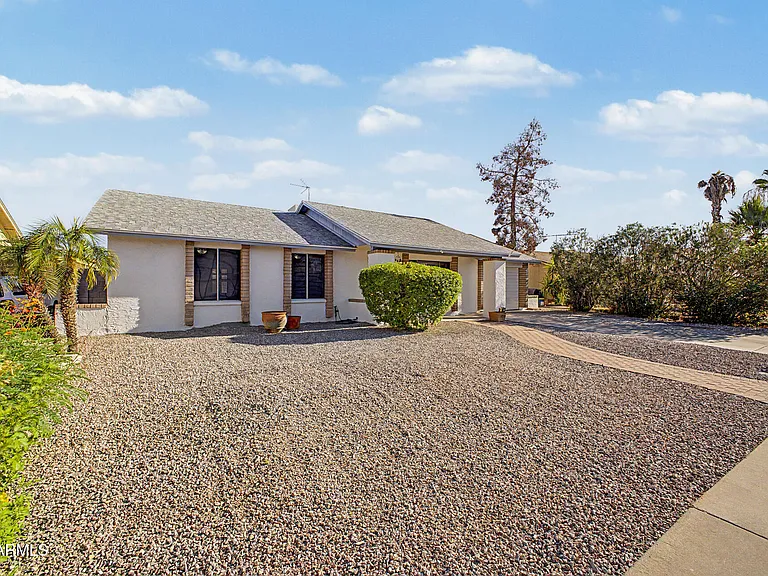 1455 W Mohawk Ln — Photo 2