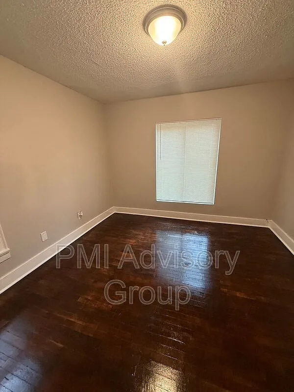 2 bed, 1.0 bath, 838 sqft, $1,100 — Photo 3