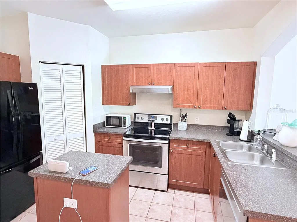 1 bed, 1.0 bath, 830 sqft, $1,695 — Photo 3