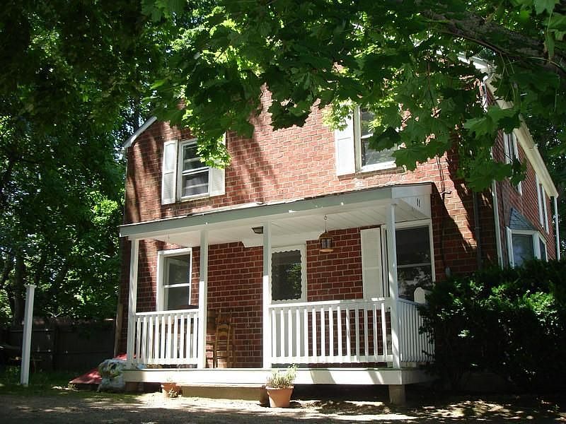 Well Maintained Two Bedroom Duplex