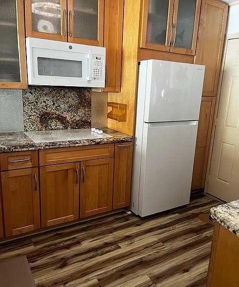 18901 NE 14th Ave #101 — Photo 12