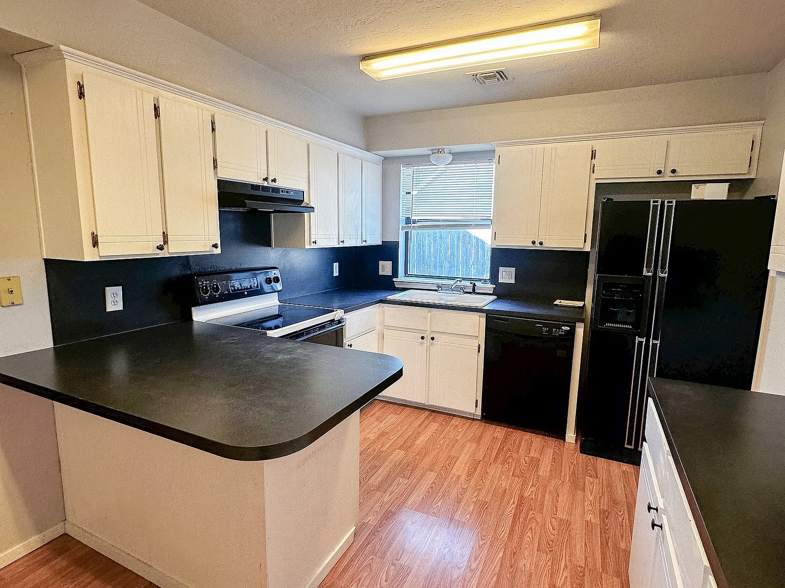 4 bed, 2.5 bath, 2000 sqft, $1,650 — Photo 3
