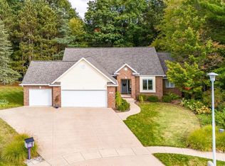 7210 Miramist Cir, Midland, MI