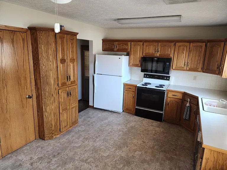 2304 Mahood Dr — Photo 5