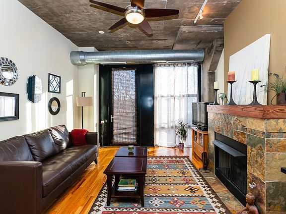 5th image of 1001 W 15th St Unit 221