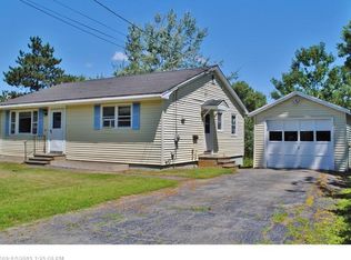 30 Thompson Rd, Veazie, ME 04401