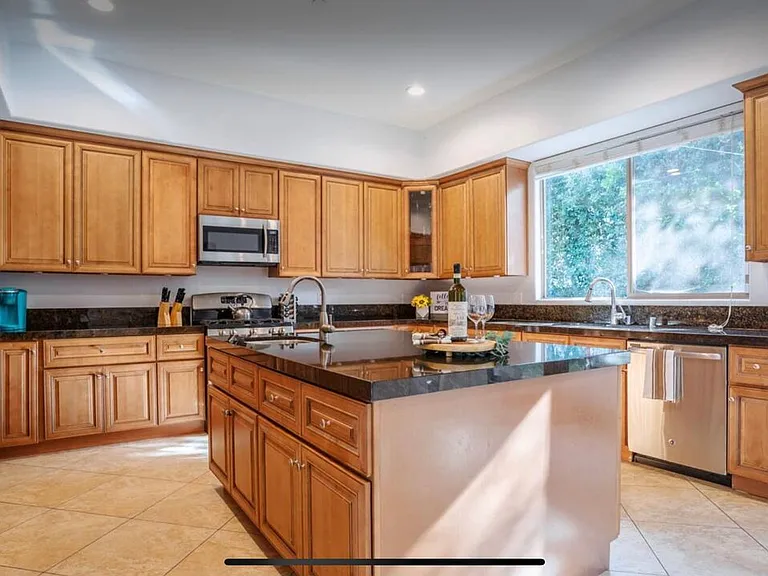 19246 Liam Ln — Photo 10