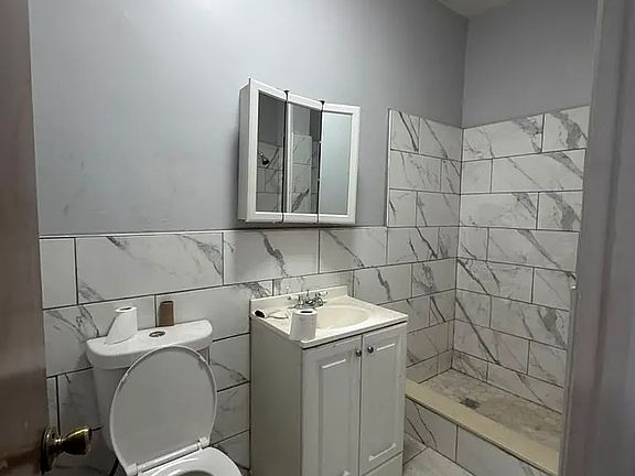 2nd image of 8231 Woodhaven Blvd Floor 2