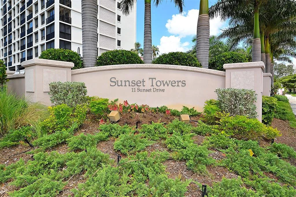 2 bed, 2.0 bath, 1389 sqft, $5,750 — Photo 3