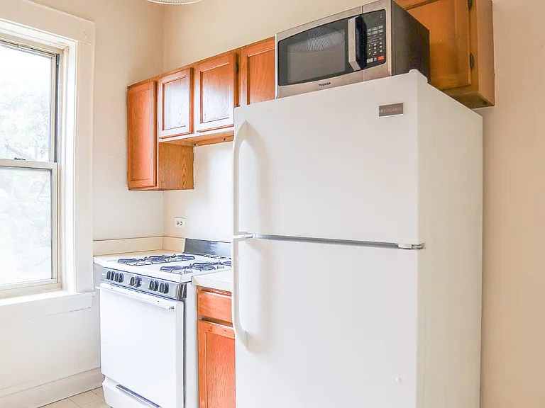 1201 W Waveland Ave #3 — Photo 2