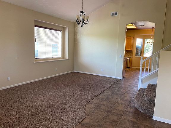 3rd image of 1027 Elk Hills Dr