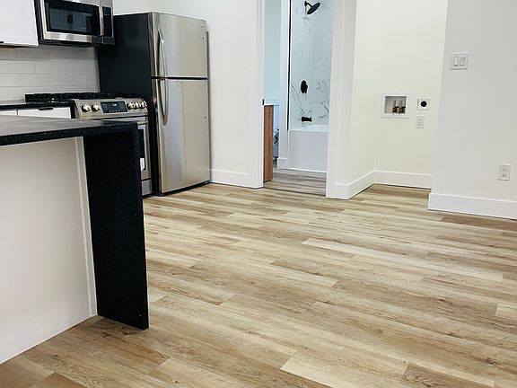 4th image of 1920 W 50th St Unit 2
