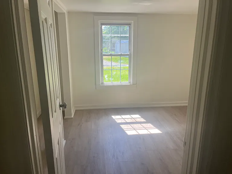 210 Downey St — Photo 3