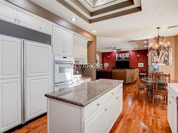 5th image of 9017 Thornbury Ln