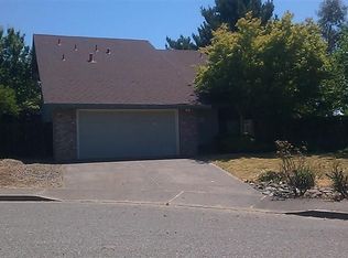 104 Chardonnay Ct, Cloverdale, CA 95425